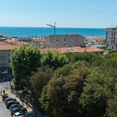 Versilia Residence Camaiore Bagian luar foto